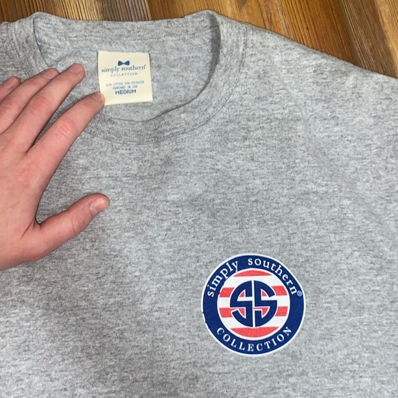 I Show My True Colors On The Field Simply Southern // Size Medium - Picture 2 of 3
